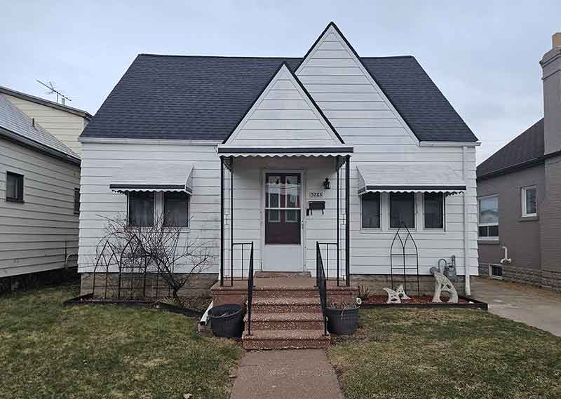 Front of Hideaway Spa at 3785 Connaught Avenue, Windsor